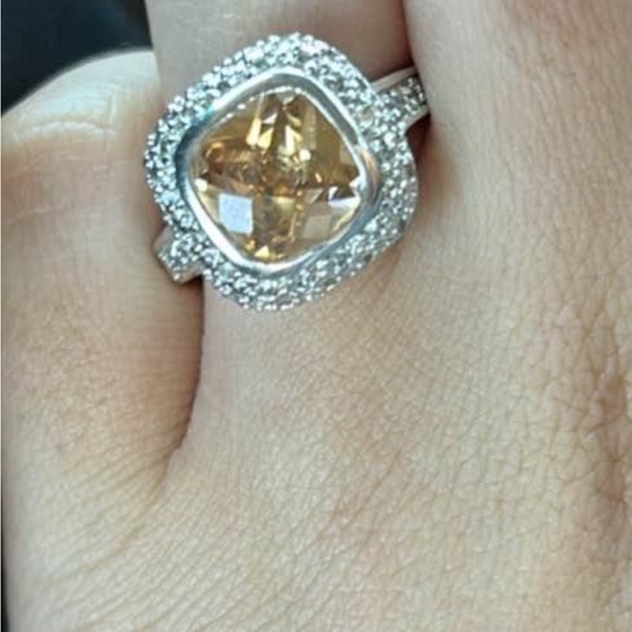 Selling the ring for a friend - Picture 2 of 2